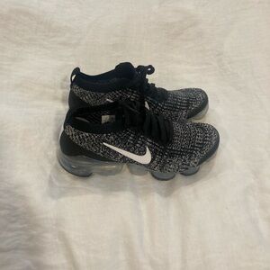 Nike Vapormax plus!! No scuffs. Minimal wear on bottom. No box. Size 7 W!!